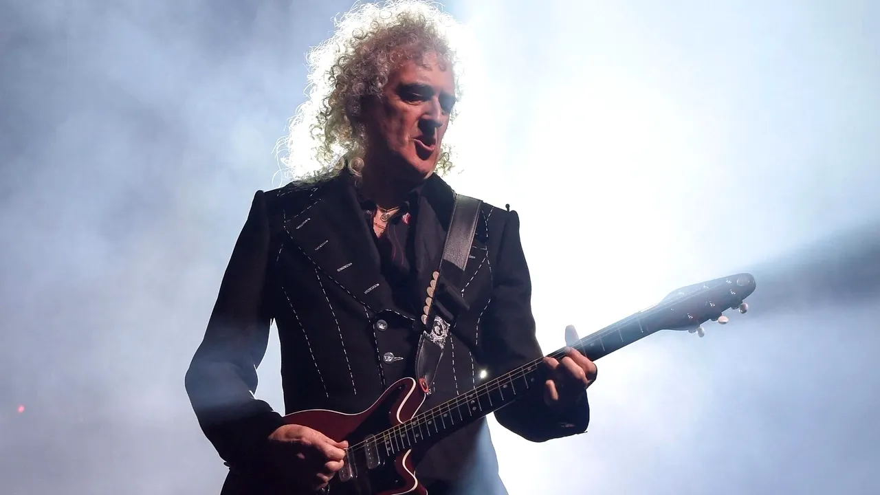 Chitaristul Brian May şi-a predat lucrarea de doctorat în astronomie, după 36 de ani, pe 3 august 2007