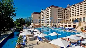 Şapte maşini ale unor români aflaţi la mare în Bulgaria au dispărut din faţa hotelurilor - VIDEO
