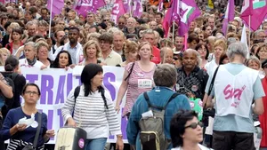Peste un milion de persoane au manifestat în Franţa împotriva reformei pensiilor