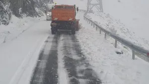 Ninge pe Transfăgărășan: circulația se desfășoară în condiții de iarnă