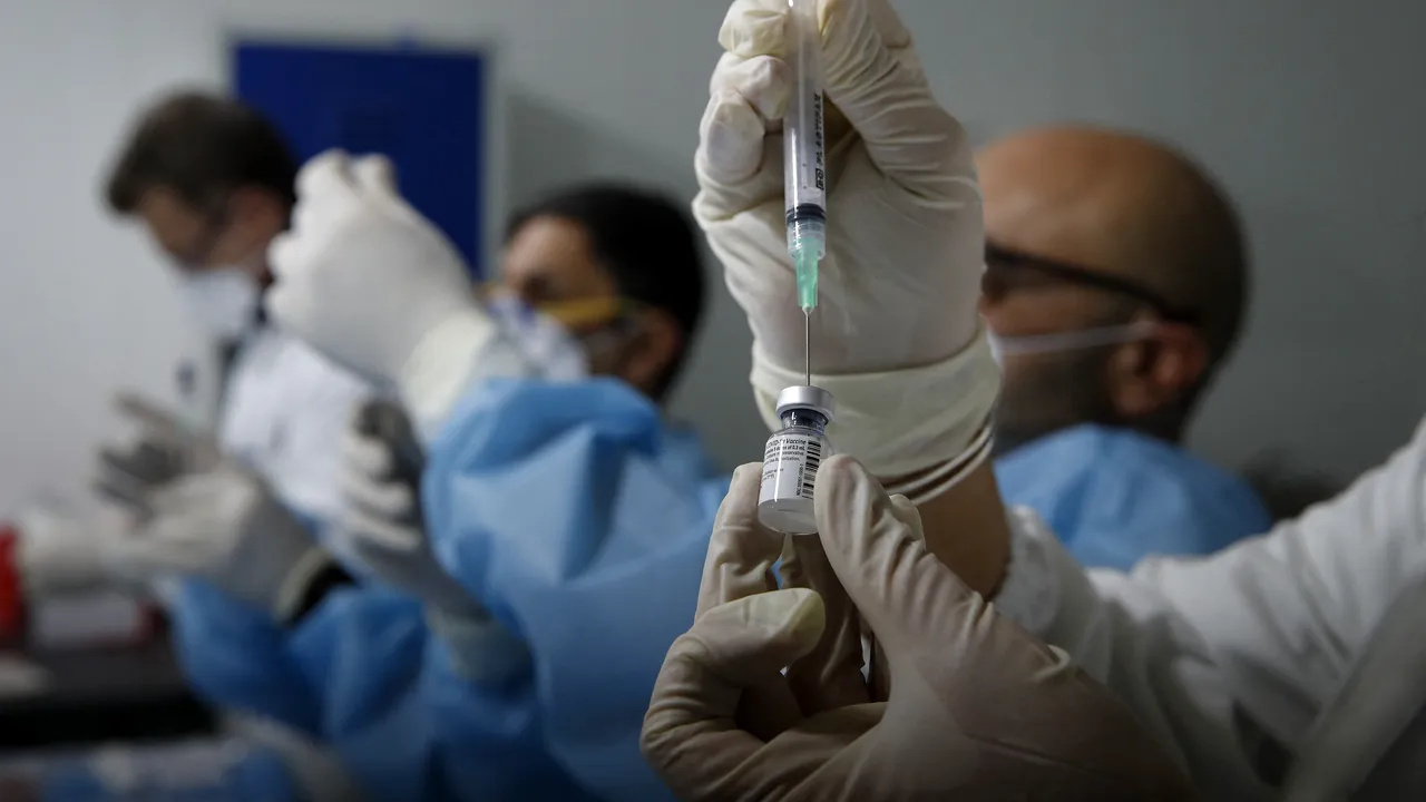 Numărul persoanelor vaccinate împotriva COVID-19 a depăşit în România 125.000. Câte reacţii adverse au fost raportate până acum