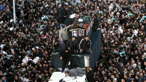 50 de manifestanţi au fost arestaţi în cursul ciocnirilor de la Ispahan, din Iran