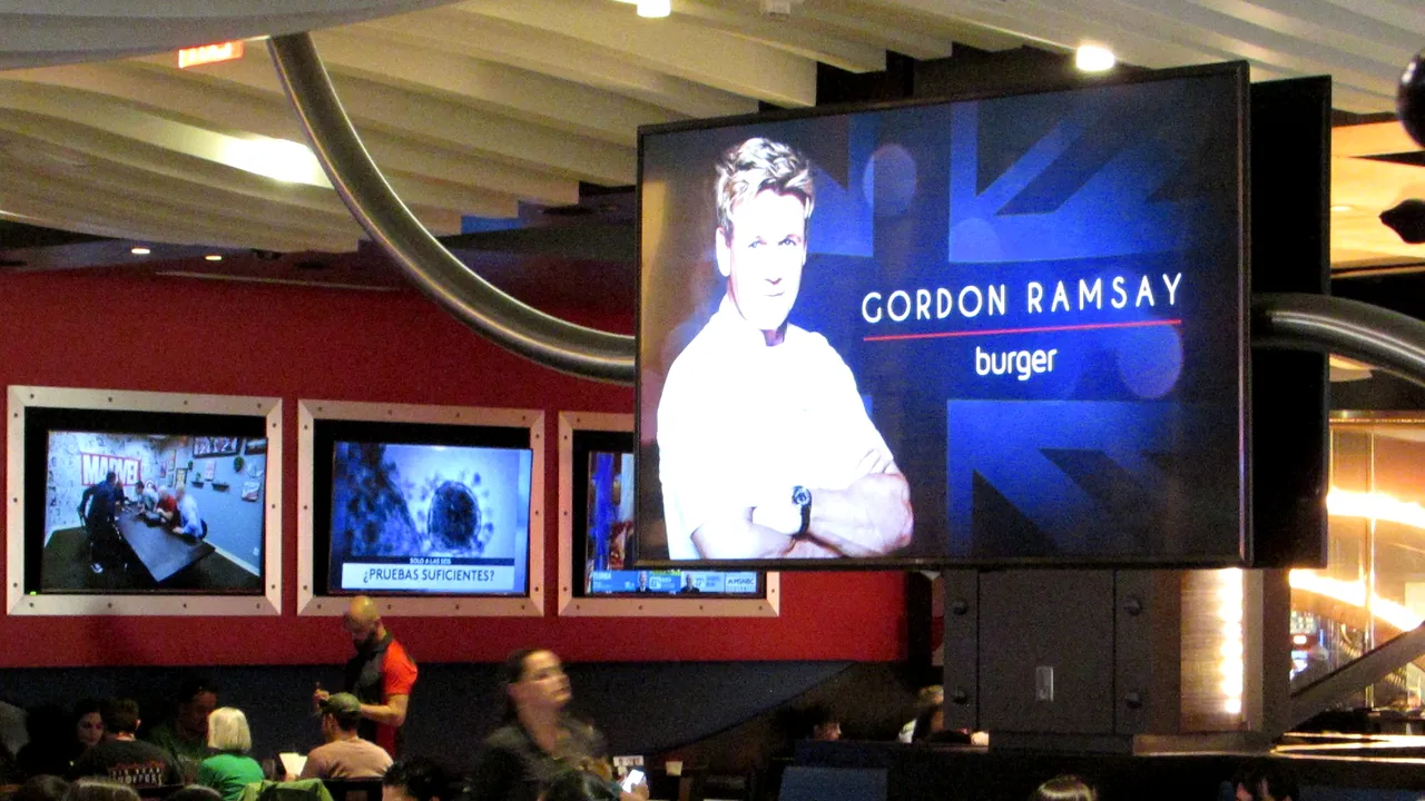 Burgeri gourmet, à la Gordon Ramsay, de peste 100 dolari. Cât costă un produs similar în România?
