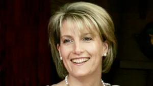 Regina Elizabeth a II-a a Marii Britanii - bunică pentru a opta oară