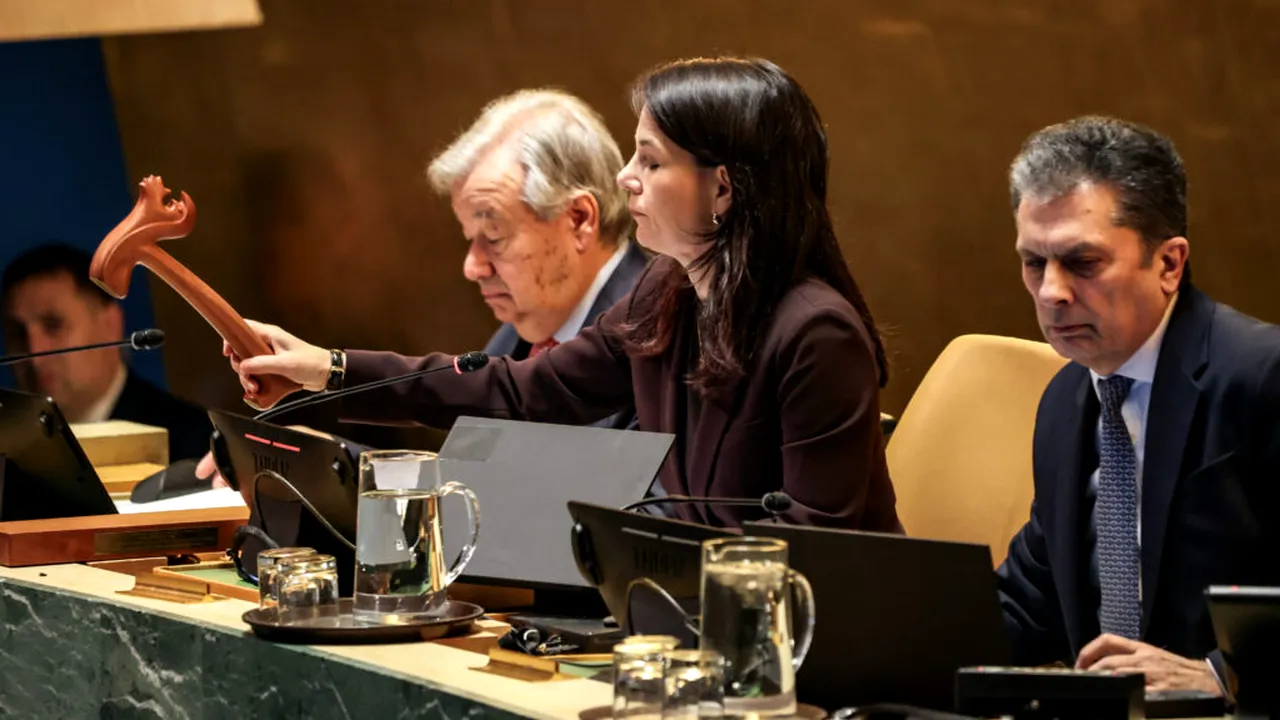 ONU proclamă comerțul cu sclavi africani drept „cea mai gravă crimă împotriva umanității”. România s-a abținut