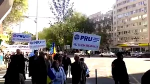 Marş cu cântece legionare în centrul Capitalei, în semn de protest faţă de construirea unei moschei - VIDEO