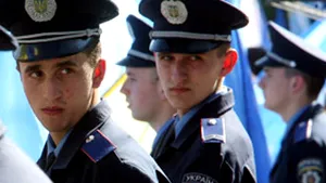 Autocar cu 18 turişti români, reţinut timp de mai multe ore de poliţia ucraineană