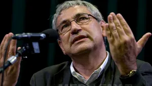 Scriitorul Orhan Pamuk, laureat al premiului Nobel, denunţă atitudinea 