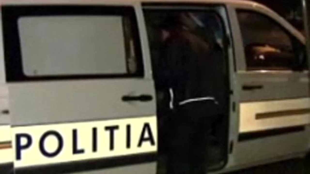Patru bărbaţi au încercat să spargă un bancomat de pe Bulevardul Iuliu Maniu din Capitală - VIDEO