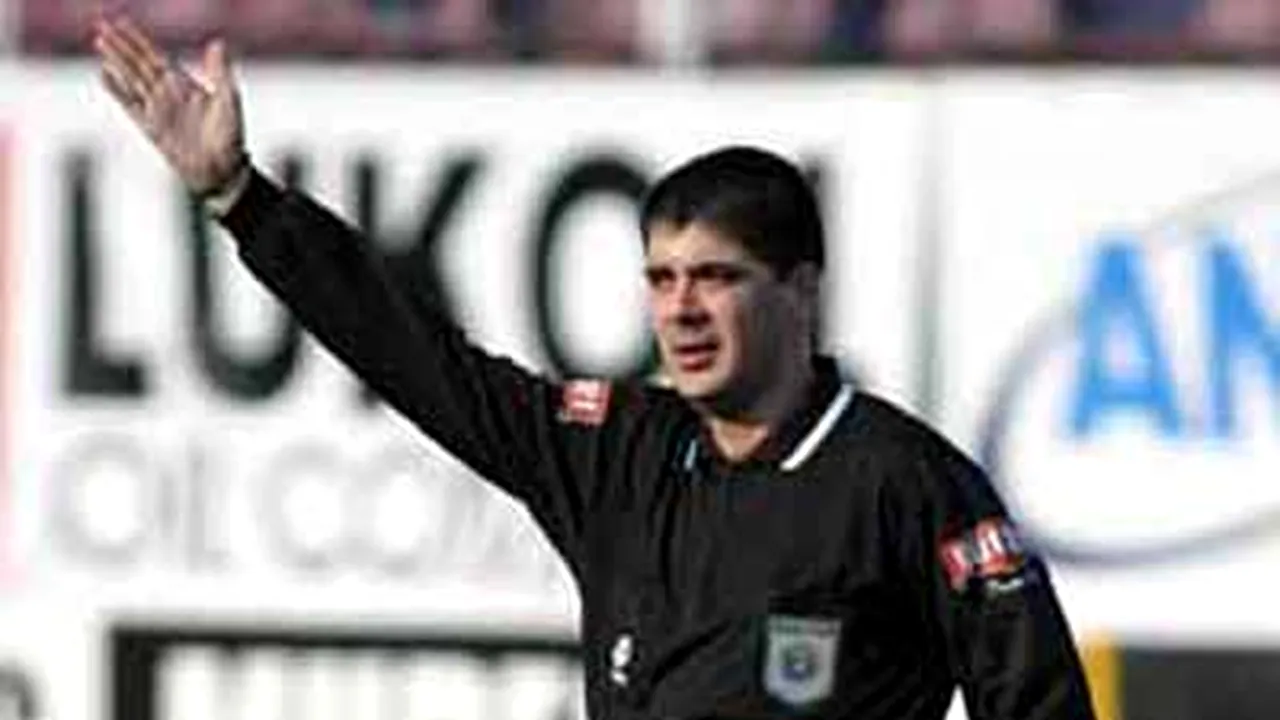 Alexandru Deaconu arbitrează meciul Dinamo - Steaua