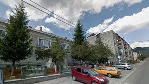 Scandal într-un oraş din Maramureş: Primarul este acuzat că ar fi intrat cu forţa în casa unui bărbat/ „Când m-a invitat în casă m-am împiedicat de tocul de la uşă”
