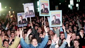 Vineri, 29 noiembrie 1996 / 16:21:00 - Prima alternanţă la putere: Emil Constantinescu - preşedinte, Guvernul Ciorbea este instalat