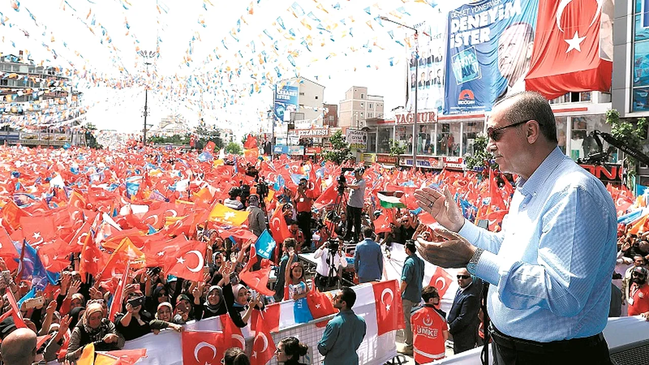 ZF: Turcia lui Erdogan, o ţară în stare de urgenţă, cu o economie în creştere explozivă dar hrănită cu datorie, cu o inflaţie puternică şi în luptă cu agenţiile de rating 