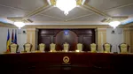 Reacţii dure după ce Iohannis i-a decorat pe judecătorii CCR. Lasconi: Următorul preşedinte are obligaţia să retragă decoraţiile judecătorilor CCR în prima zi