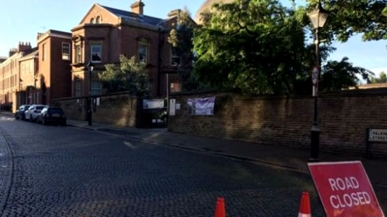 Trei cadavre au fost găsite în casa în carea a locuit John Lennon. Prima concluzie a poliţiei britanice