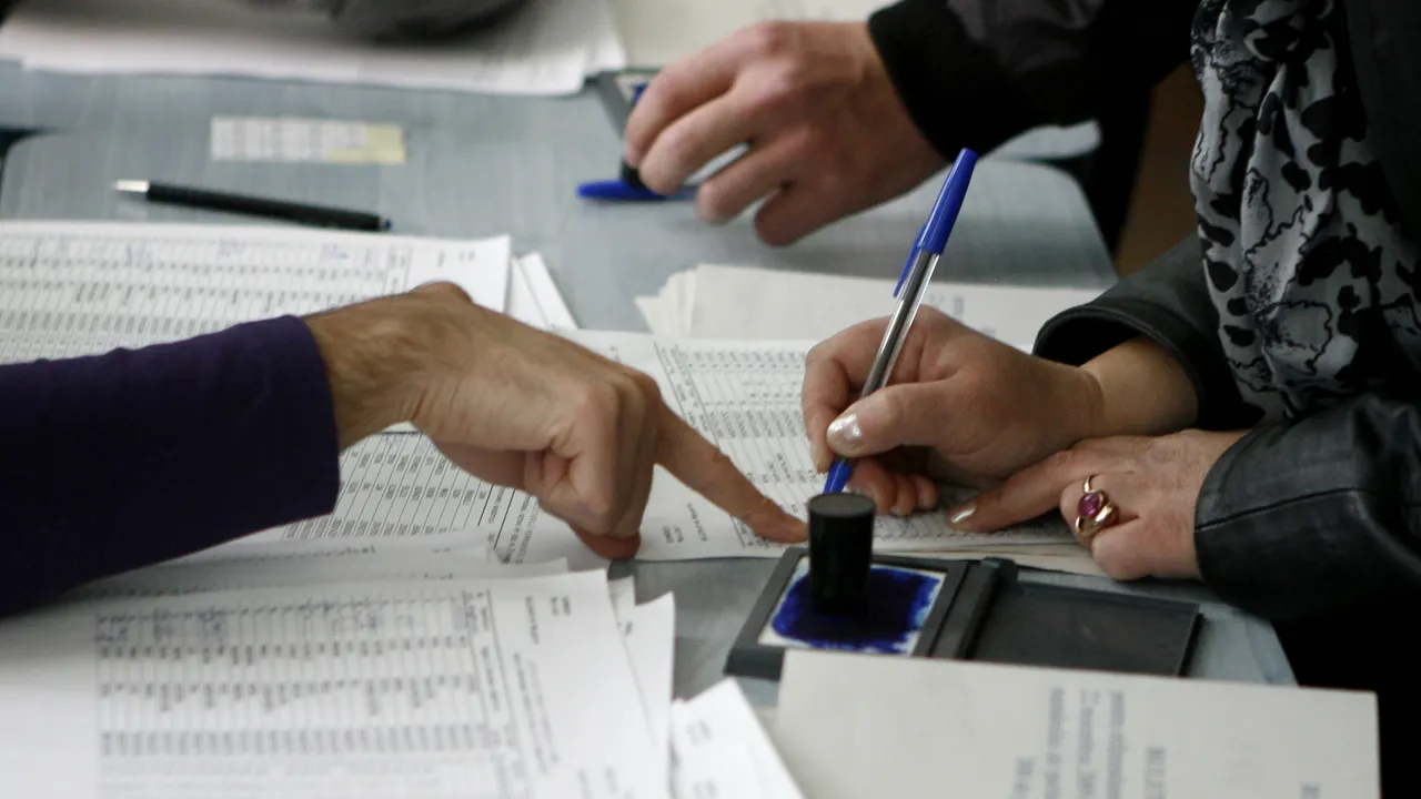 BEC: Prezenţa la prezidenţiale până la ora 19.00 era de 49,97%