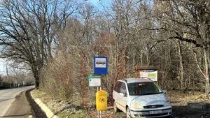 Incident incredibil în Iași: o femeie și-a prins capul între ușile autobuzului din care încerca să coboare