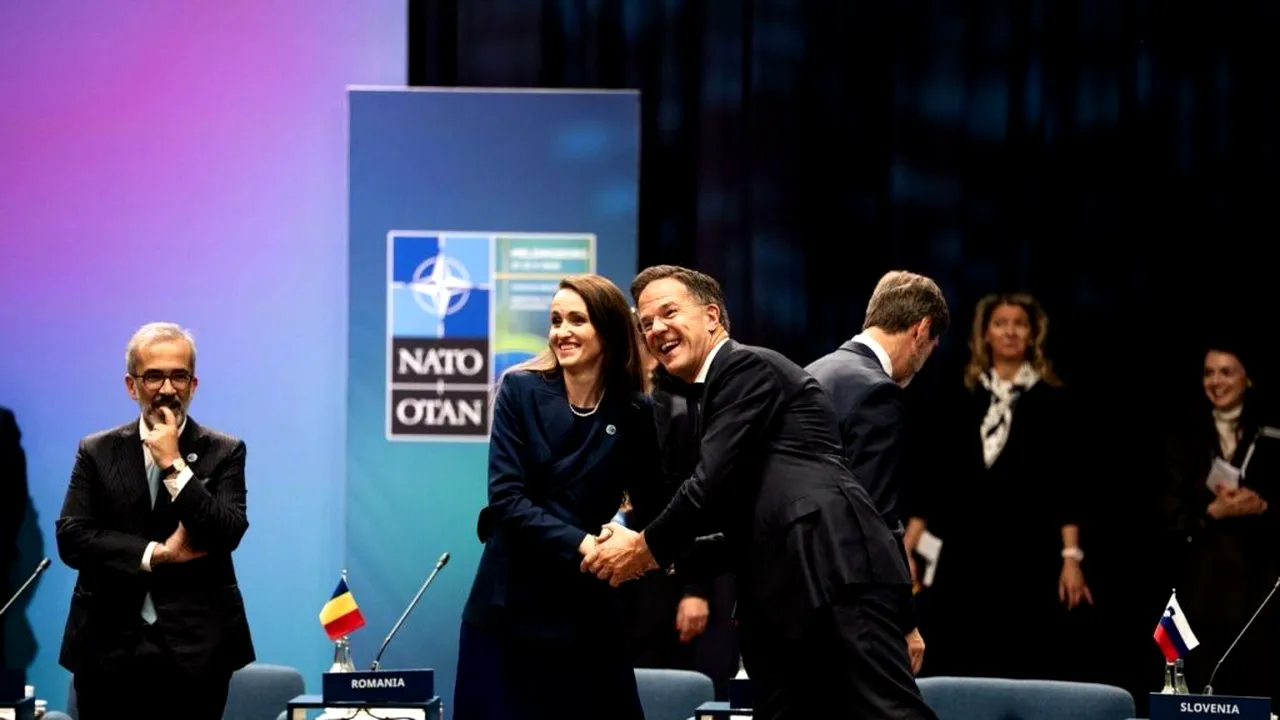 Oana Țoiu, la Summitul NATO de la Ankara, s-a fotografiat alături de Mark Rutte. Mesaj de susținere pentru rolul României în Alianță
