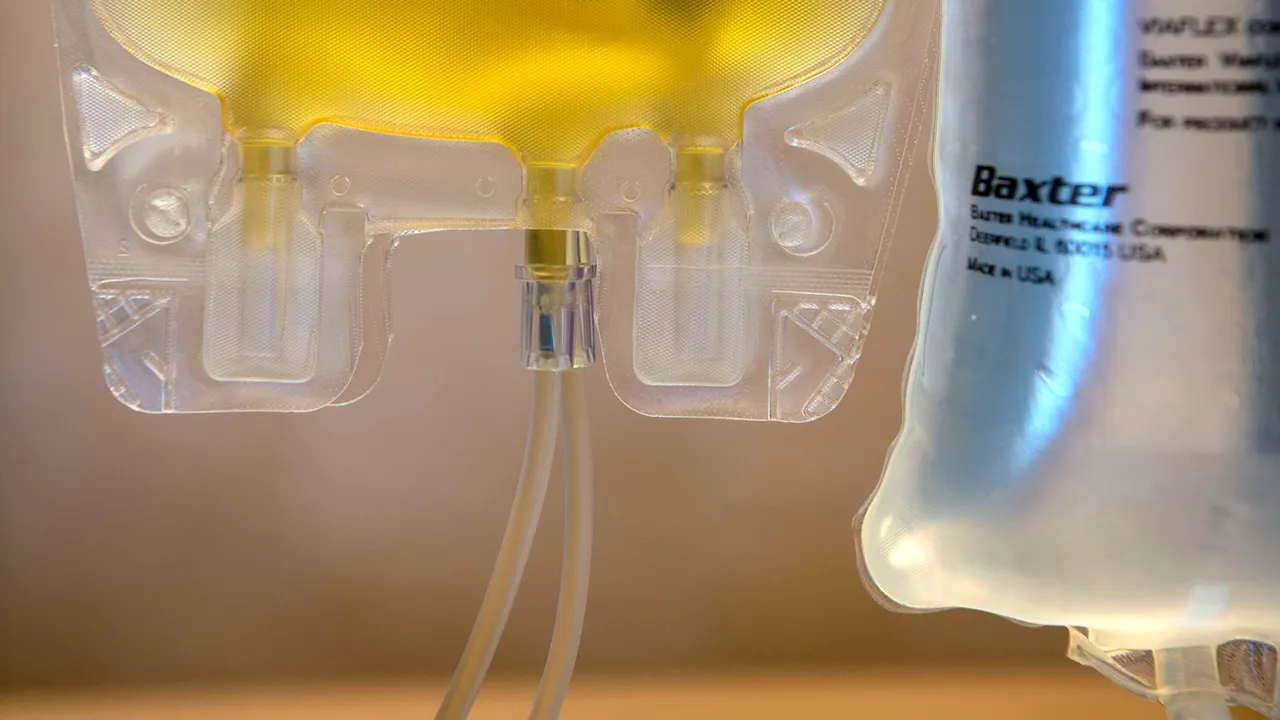 Marea Britanie a anunţat că va autoriza din nou utilizarea plasmei de sânge britanică la fabricarea medicamentelor, la 23 de ani după ce a interzis-o