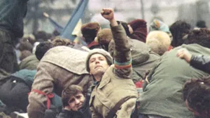 AFP: Revoluţia din România continuă să ridice semne de întrebare, chiar şi după două decenii