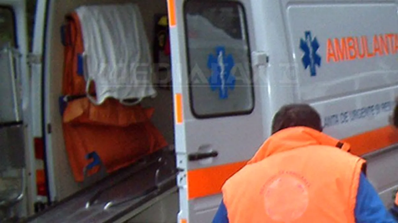 Un copil de nouă ani, grav rănit după ce a căzut dintr-un autobuz - VIDEO