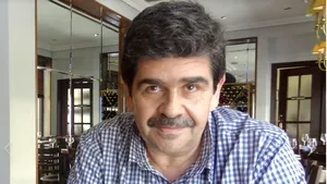 Klaus Iohannis a decorat mai multe personalităţi din cultura română