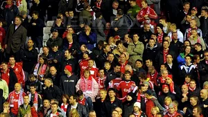 Fani ai echipei Liverpool, înjunghiaţi la Napoli. Credeţi că suporterii Stelei ar trebui să meargă acolo?