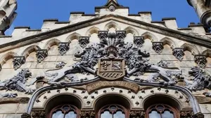 Acest palat din România a supravieţuit războaielor şi comunismului. Astăzi, călugăriţele se străduiesc să prevină prăbuşirea lui