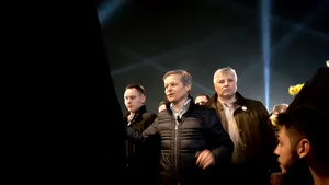Mitingul liberalilor, sub semnul 100: Dacian Cioloş a făcut prima baie de mulţime marca PNL - FOTO, VIDEO