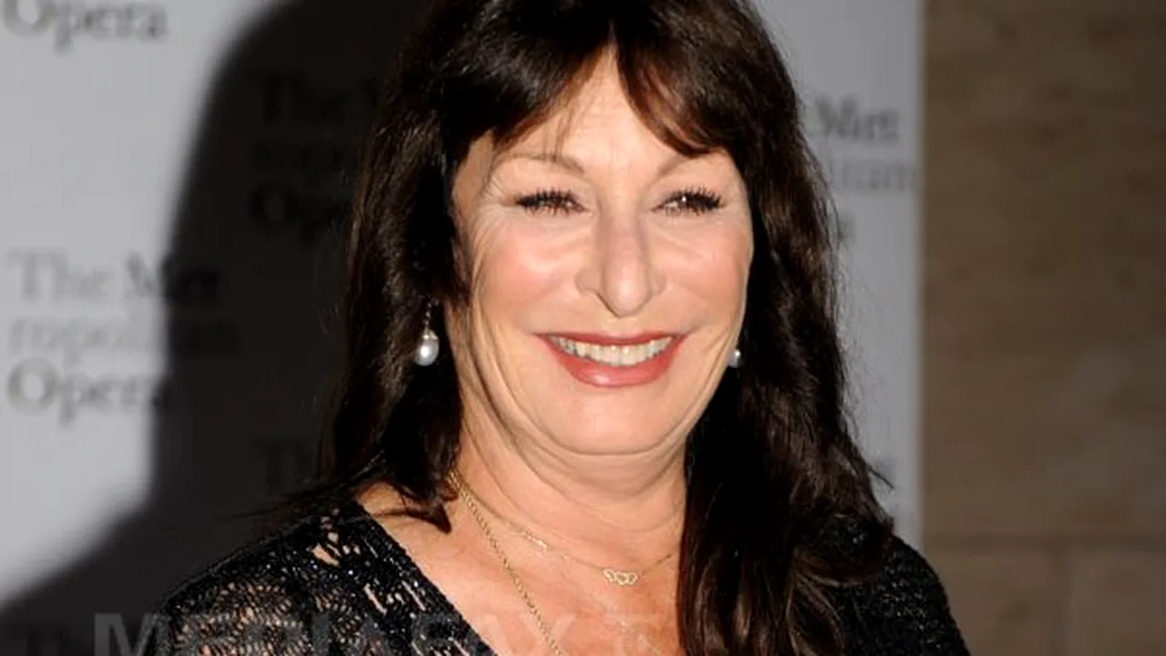 Anjelica Huston, în costum de baie la 60 de ani. Cum arată acum vedeta din 