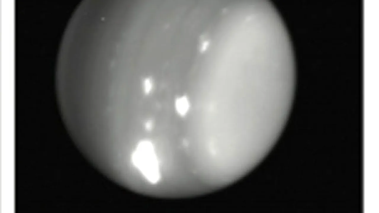 Furtuni uriaşe pe planeta Uranus, vizibile de pe Pământ - FOTO