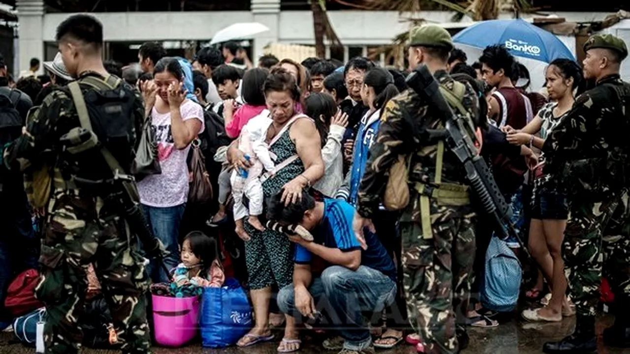Stare de CATASTROFĂ NAŢIONALĂ în Filipine: Echipe de salvare şi ajutoare sosesc din lumea întreagă în ţara devastată de taifunul Haiyan. General american: 