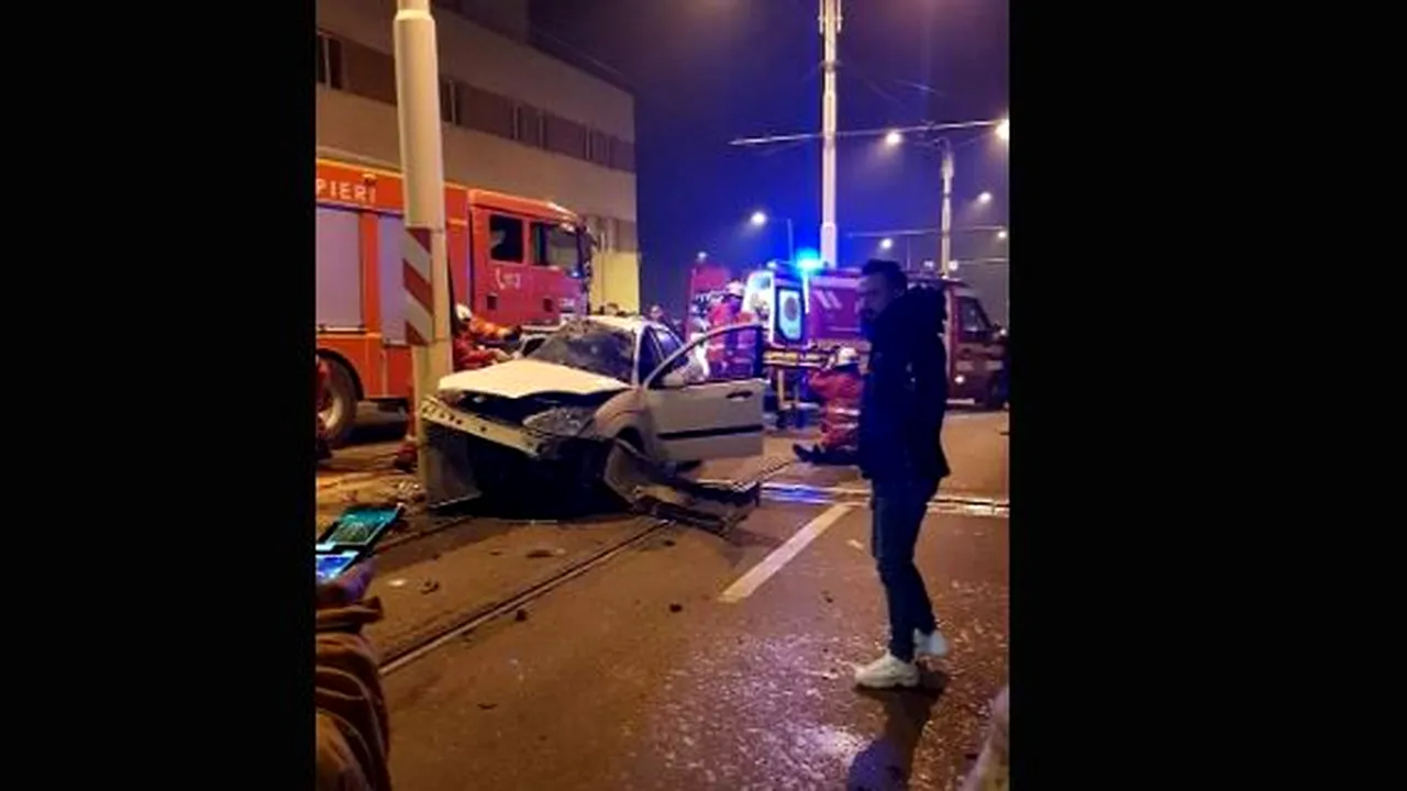 Accident în Craiova. Trei persoane au fost rănite, una este în stare gravă. FOTO