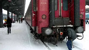 CFR: Trenurile care circulă în sud şi sud-est întârzie maxim 30 de minute