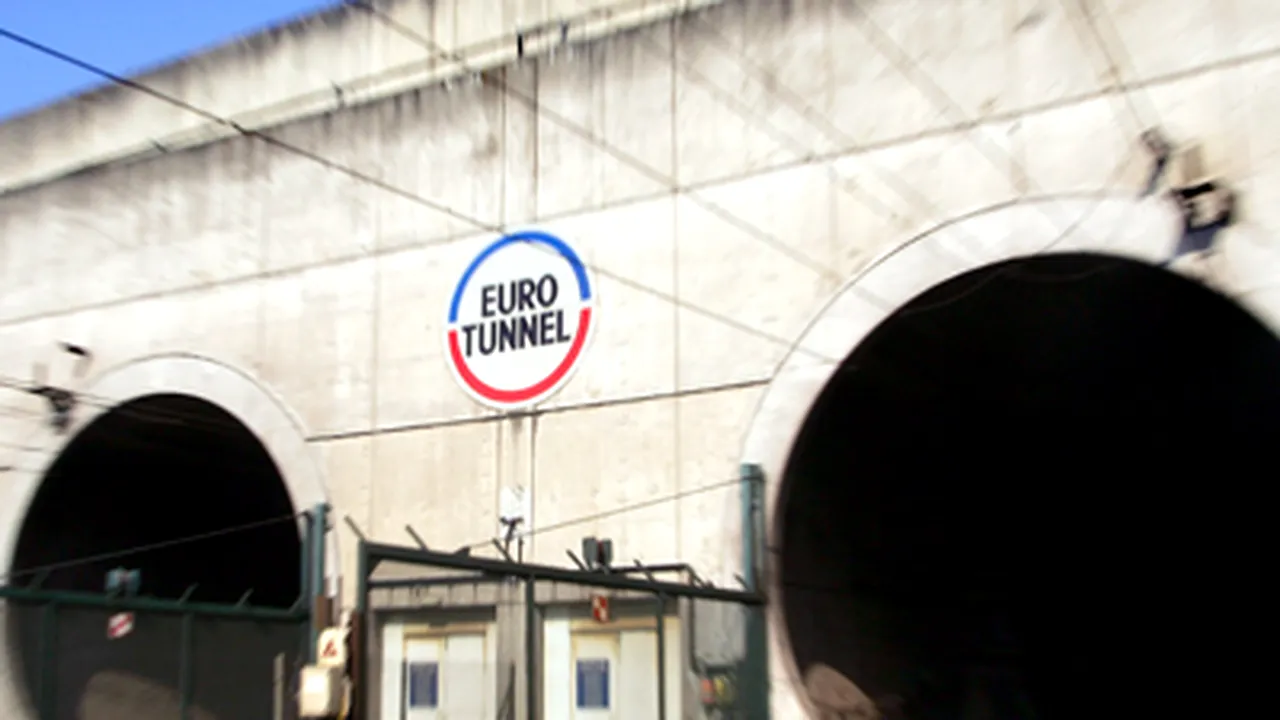 Traficul în Eurotunel, întrerupt din cauza unui incendiu