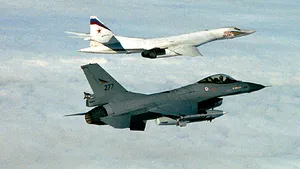 Două bombardiere ruseşti, escortate de patru avioane ale NATO