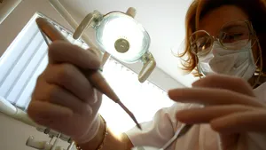 România, ţara cu 35 de cabinete stomatologice publice şi 17.000 private