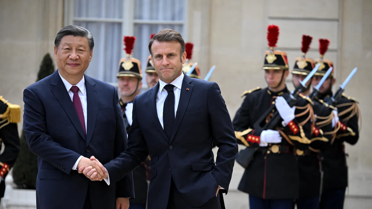 Emmanuel Macron şi Xi Jinping cer un 
