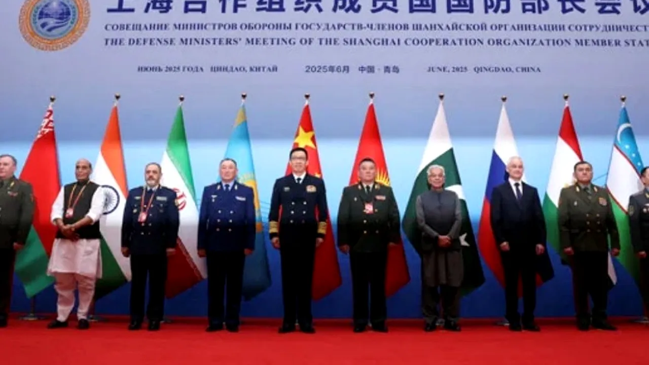Miniștrii Apărării iranian și rus se întilnesc joi în China. Ministrul chinez al Apărării face apel la acțiuni pentru pace