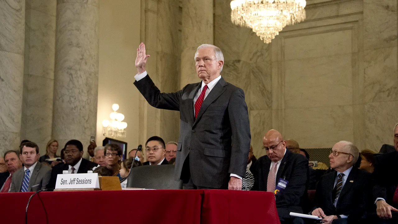 Jeff Sessions, procurorul general, se RETRAGE din anchetele cu privire la presupusele imixtiuni ruse în alegerile din SUA