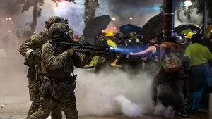 Trupe paramilitare au fost trimise pe străzile din Portland. Trump, avertizat ”să nu folosească agenţiile federale ca pe o armată personală”