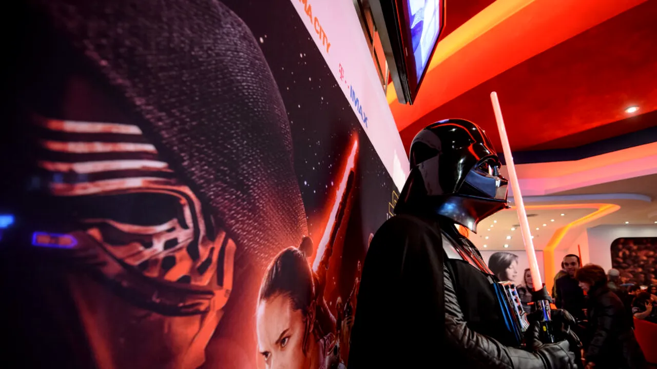 Sabia laser a lui Darth Vader folosită în duelul din „Imperiul contraatacă”, scoasă la licitație. Sabia lui Luke Skywalker, vândută cu o sumă record