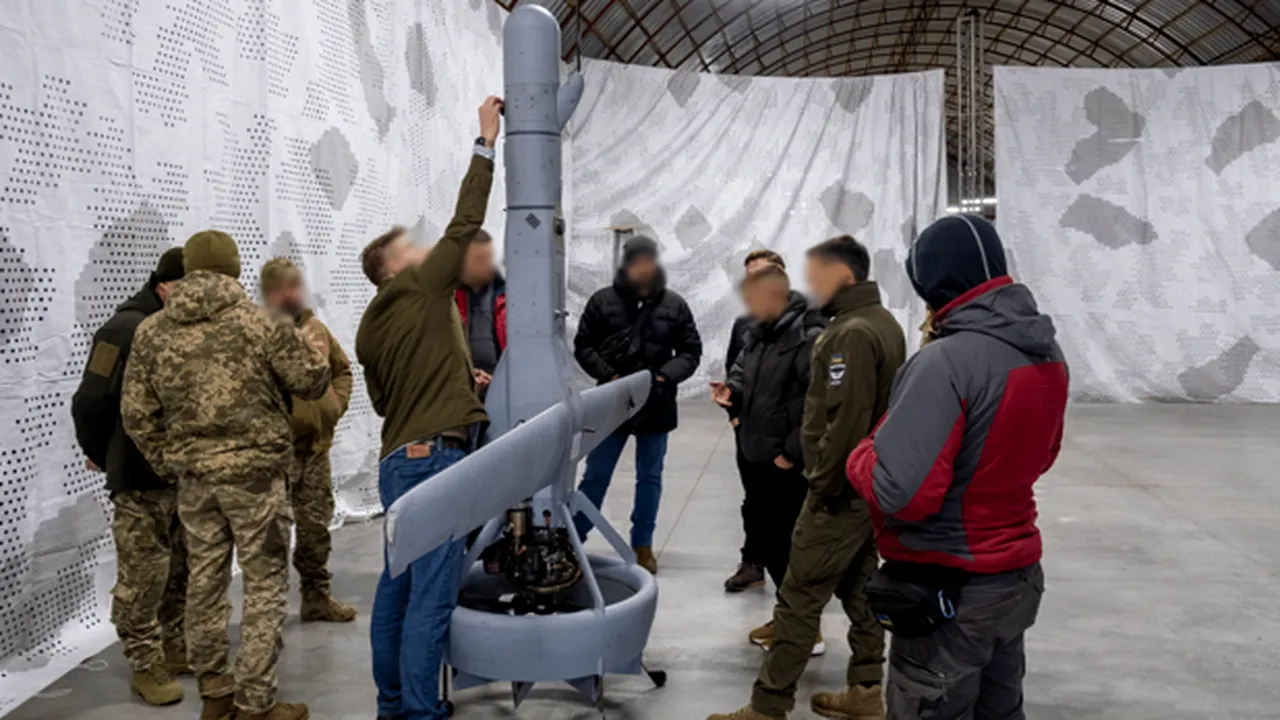 Unul dintre cele mai cunoscute start-up-uri din domeniul apărării începe instrucţia cu militarii ucraineni. Dronele V-BAT ajung pe câmpul de luptă din Ucraina