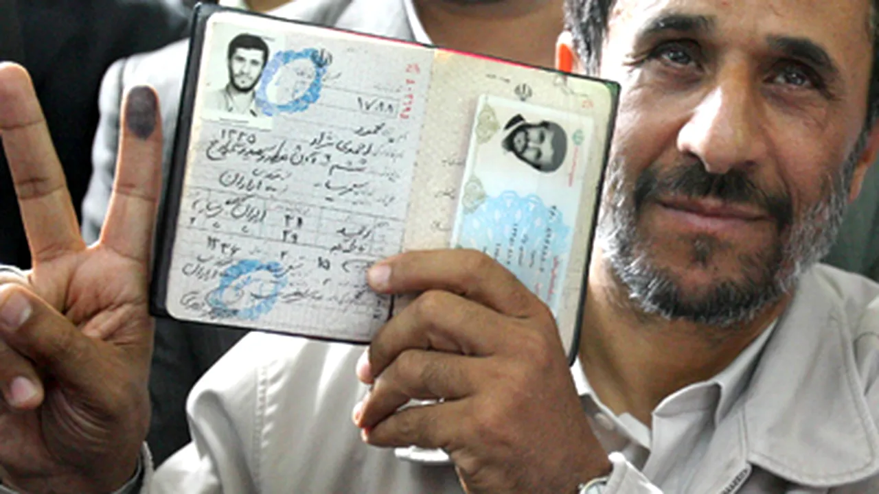 Ahmadinejad câştigă alegerile prezidenţiale din primul tur, cu 62,63 la sută