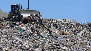 BBC: România importă gunoi la greu, deşi nu reciclează mai mult de 1% din propriile deşeuri