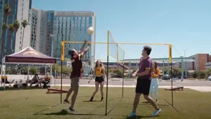 Povestea Crossnet: Trei prieteni au inventat un sport care a luat cu asalt Statele Unite