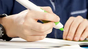 S-a inventat pixul care te atenţionează atunci când greşeşti în scris - VIDEO 