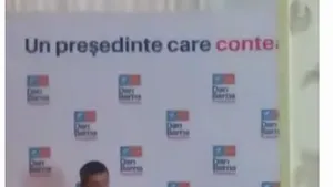 Melodie populară, rescrisă electoral pentru Dan Barna. Liderul USR asistă la dedicaţia Cântă cucu-n Bucovina: Toată ţara îl susţine/Pe Dan Barna preşedinte