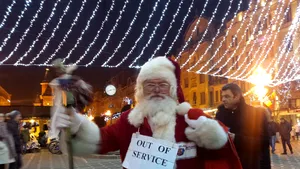 FOTO, VIDEO | Protest faţă de modificările din Justiţie în Timişoara. Între nemulţumiţi - Moş Crăciun