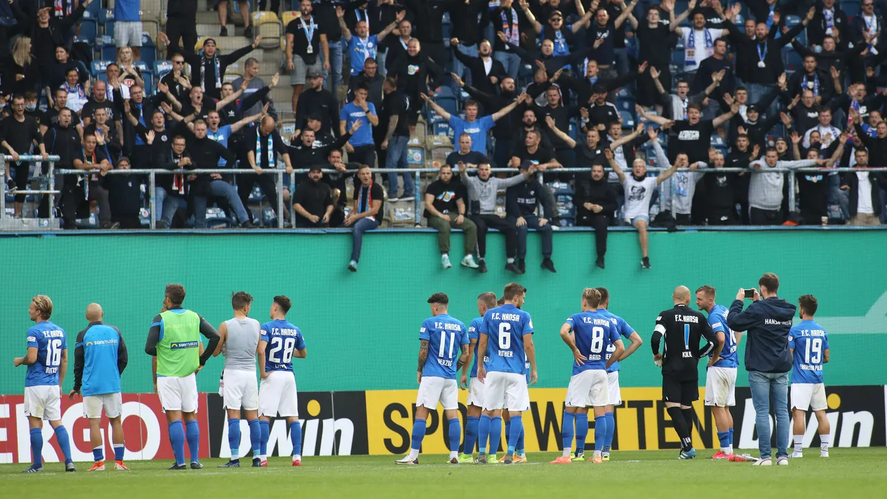  S-au întors fanii pe stadion. Peste 7.500 suporteri au fost prezenţi la Cupa Germaniei 